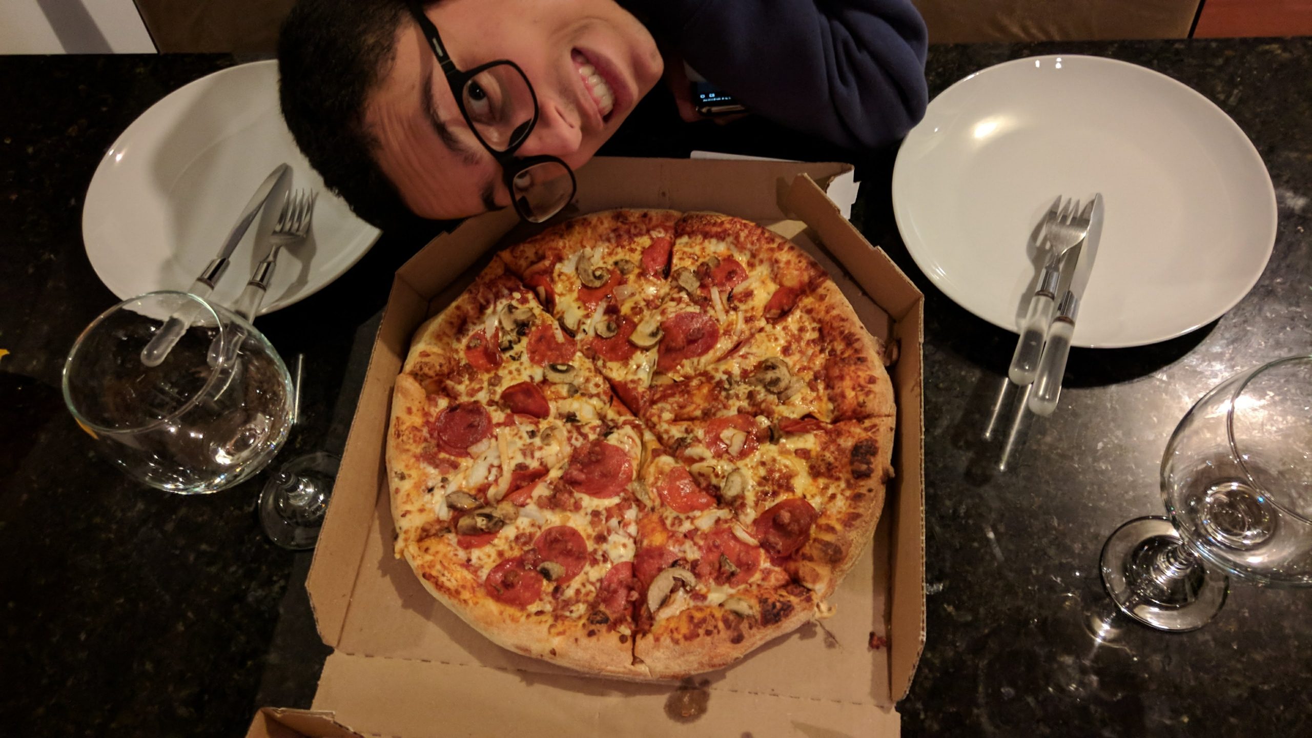 pizza no airbnb em toronto intercambio com namorado marido